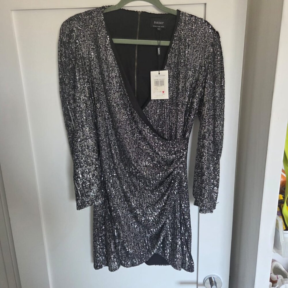Bardot Silver Sequin Party Dress – NWT – Size 6 – Holiday Glam